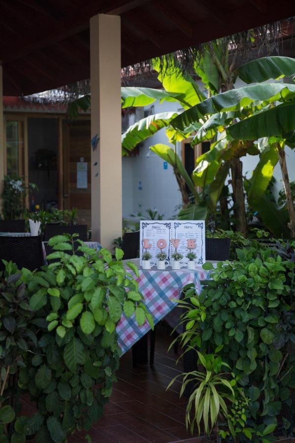 Silk Retreats Thulusdhoo Guest House Bagian luar foto