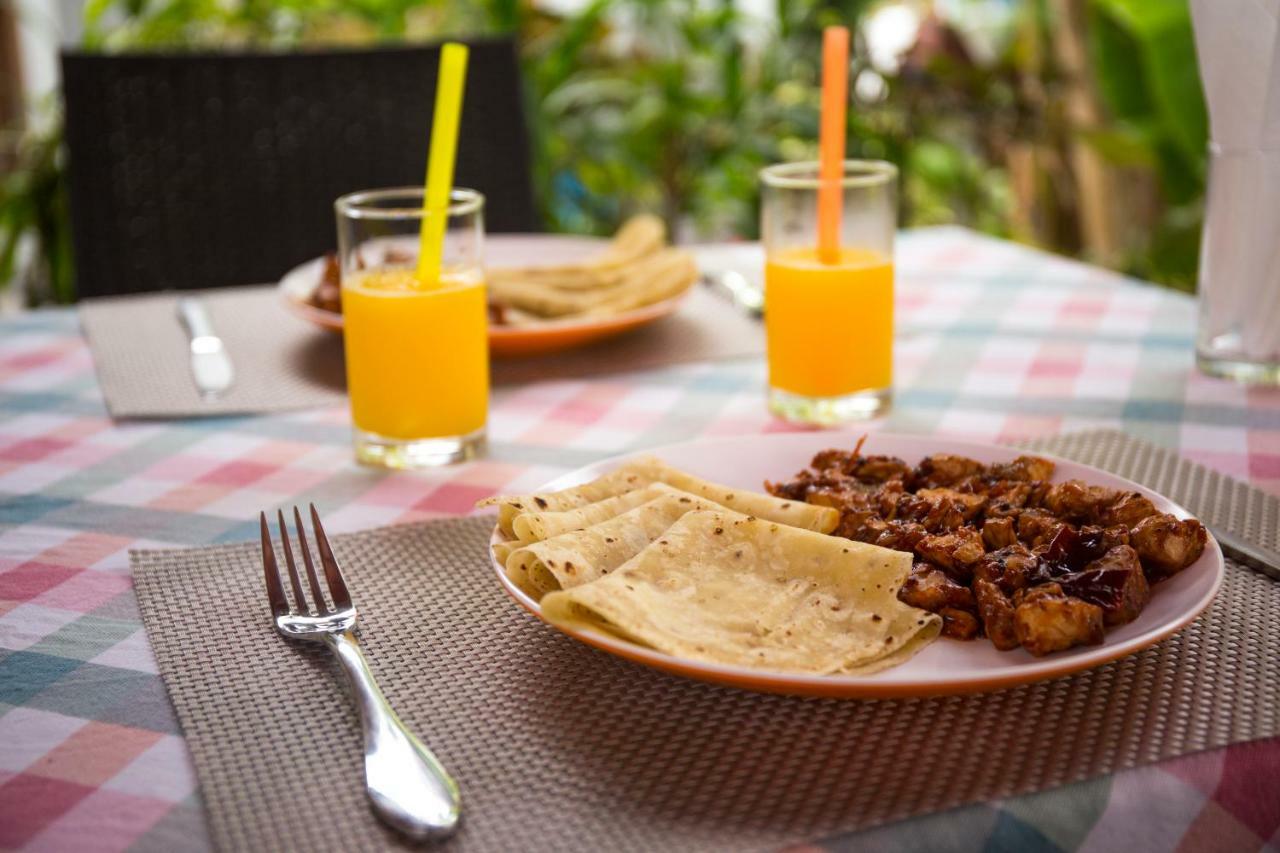 Silk Retreats Thulusdhoo Guest House Bagian luar foto